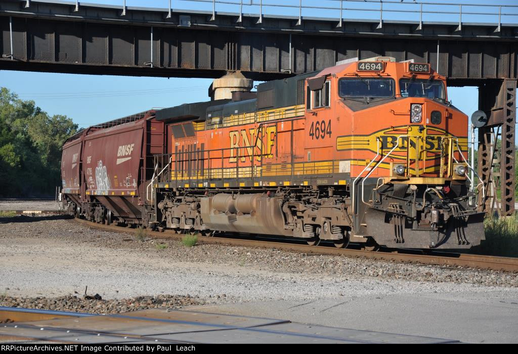 Rear DPU pushes grain train through Santa Fe Jct